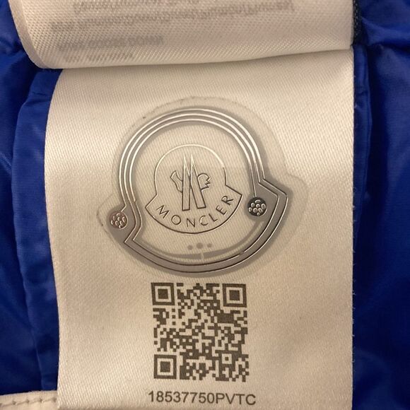 Moncler Kids Maya Quilted Hooded Down jacket. Cobalt Blue. Size 12 unisex. - Picture 6 of 11